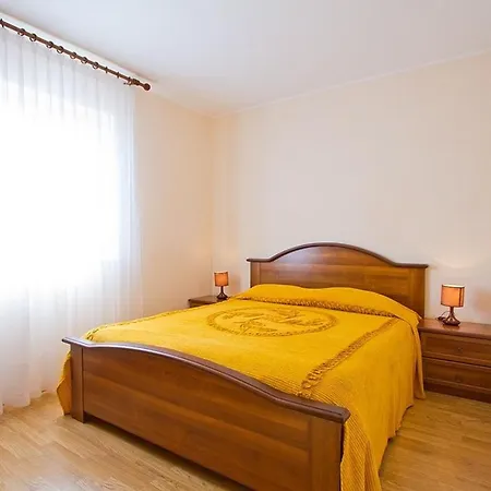 Two-bedroom In Novigrad Iv