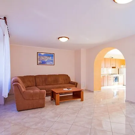 Two-bedroom In Novigrad Iv Appartement *
