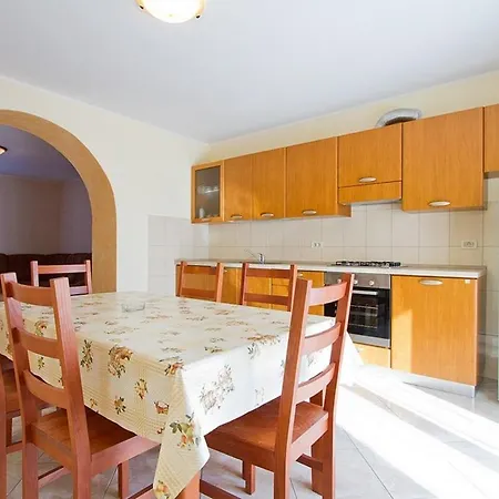 Two-bedroom In Novigrad Iv